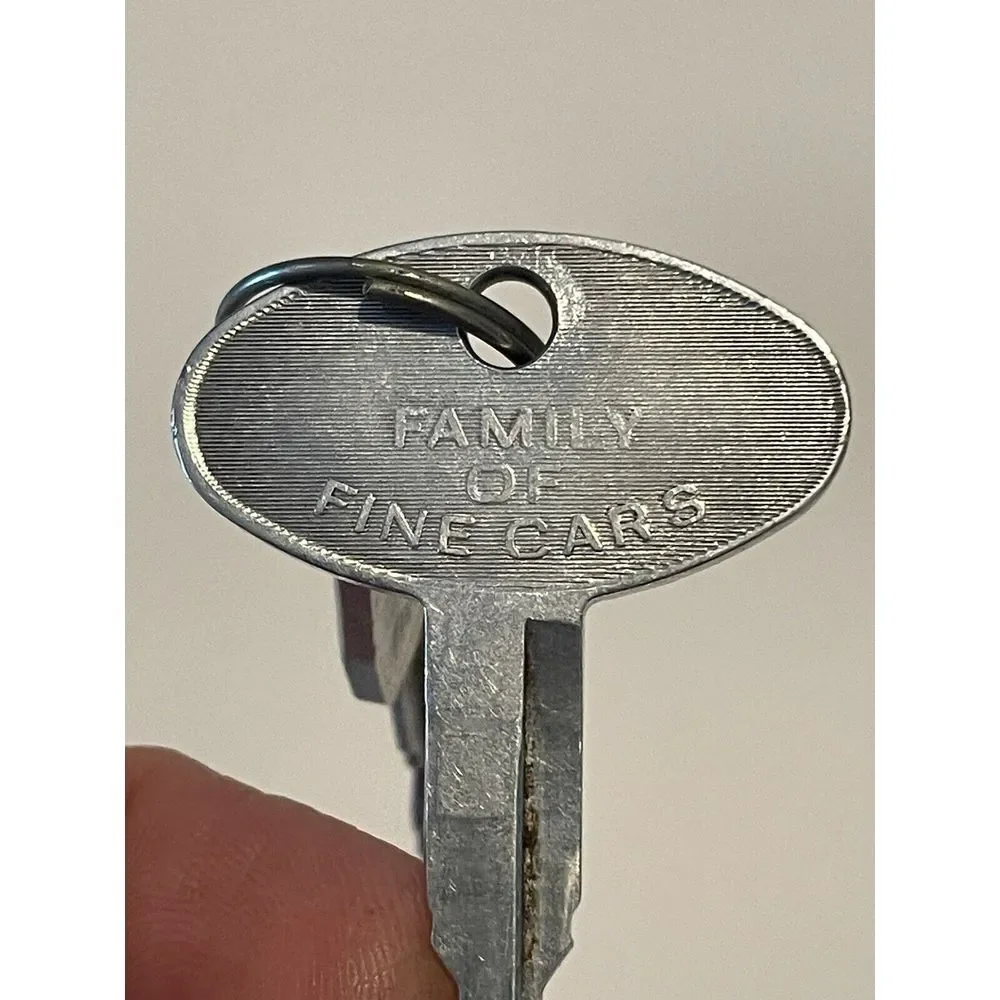 Ford Family of Fine Cars Keys Ignition‎ & Door Keys Set Of 2 Vintage Collectible